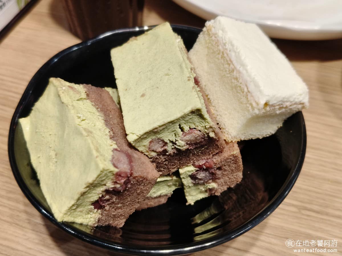 涮乃葉汐止遠雄店 涮乃葉汐止遠雄店菜單 涮乃葉汐止遠雄店推薦 汐止區美食 汐止美食 抹茶慕斯蛋糕 抹茶味濃郁,奶油夾層不會過於厚膩,蛋糕本身口感紮實,不至於有冷凍蛋糕廉價品的味道。 @在地老饕阿府