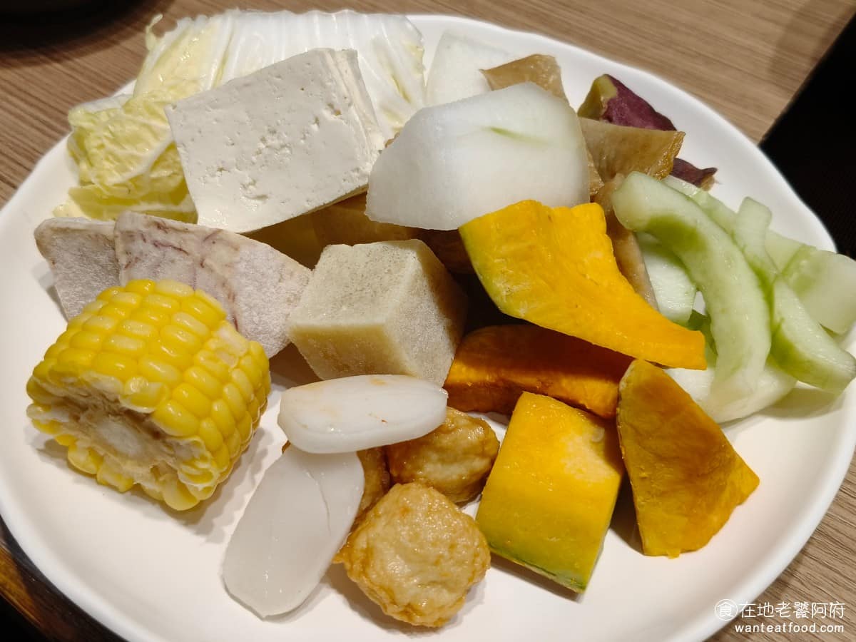 涮乃葉汐止遠雄店 涮乃葉汐止遠雄店菜單 涮乃葉汐止遠雄店推薦 汐止區美食 汐止美食 蔬菜拼盤 種類多達二三十種,來這裡愛吃菜的人,會吃得很開心,適合搭配各種湯底,湯底味道也不會太重,能吃到食材的原味。 @在地老饕阿府