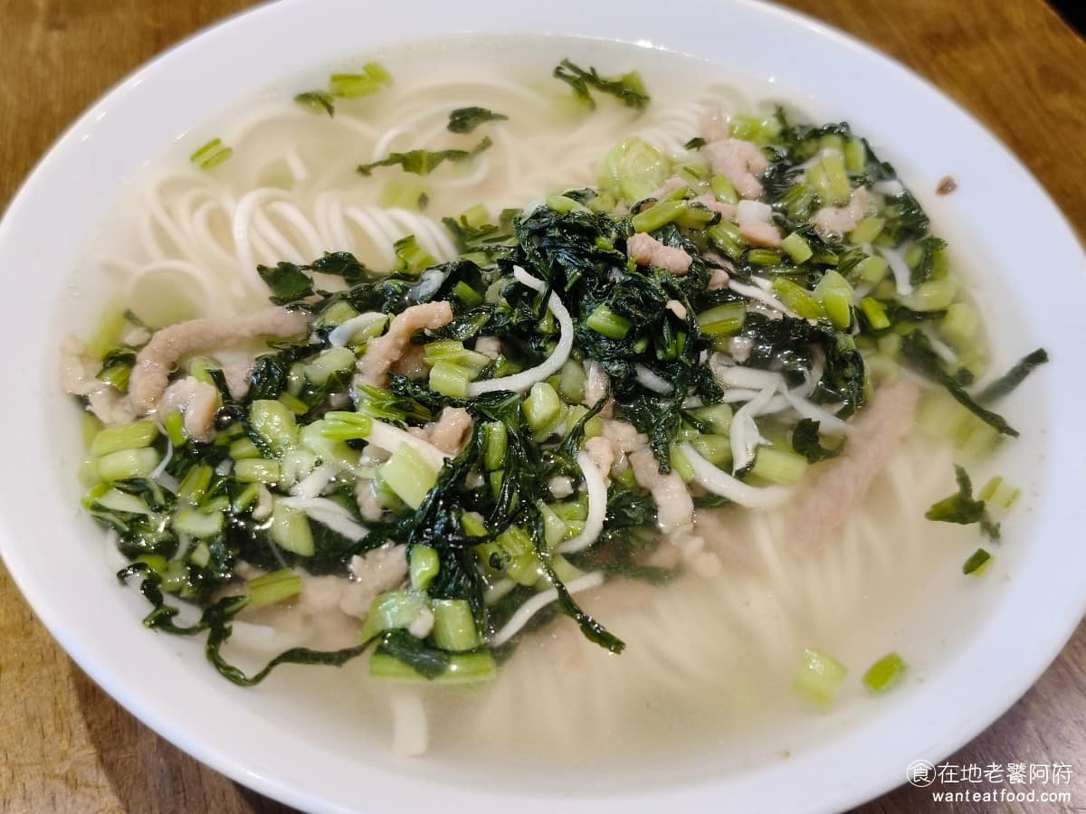 五草車中華麵食館 五草車中華麵食館菜單 五草車中華麵食館推薦 永和區美食 永和美食 永安市場美食 雪菜肉絲湯麵 雪菜和肉絲的份量給很多,吃起來都非常的新鮮,顏色翠綠,肉絲的口感也很軟嫩入味。 @在地老饕阿府