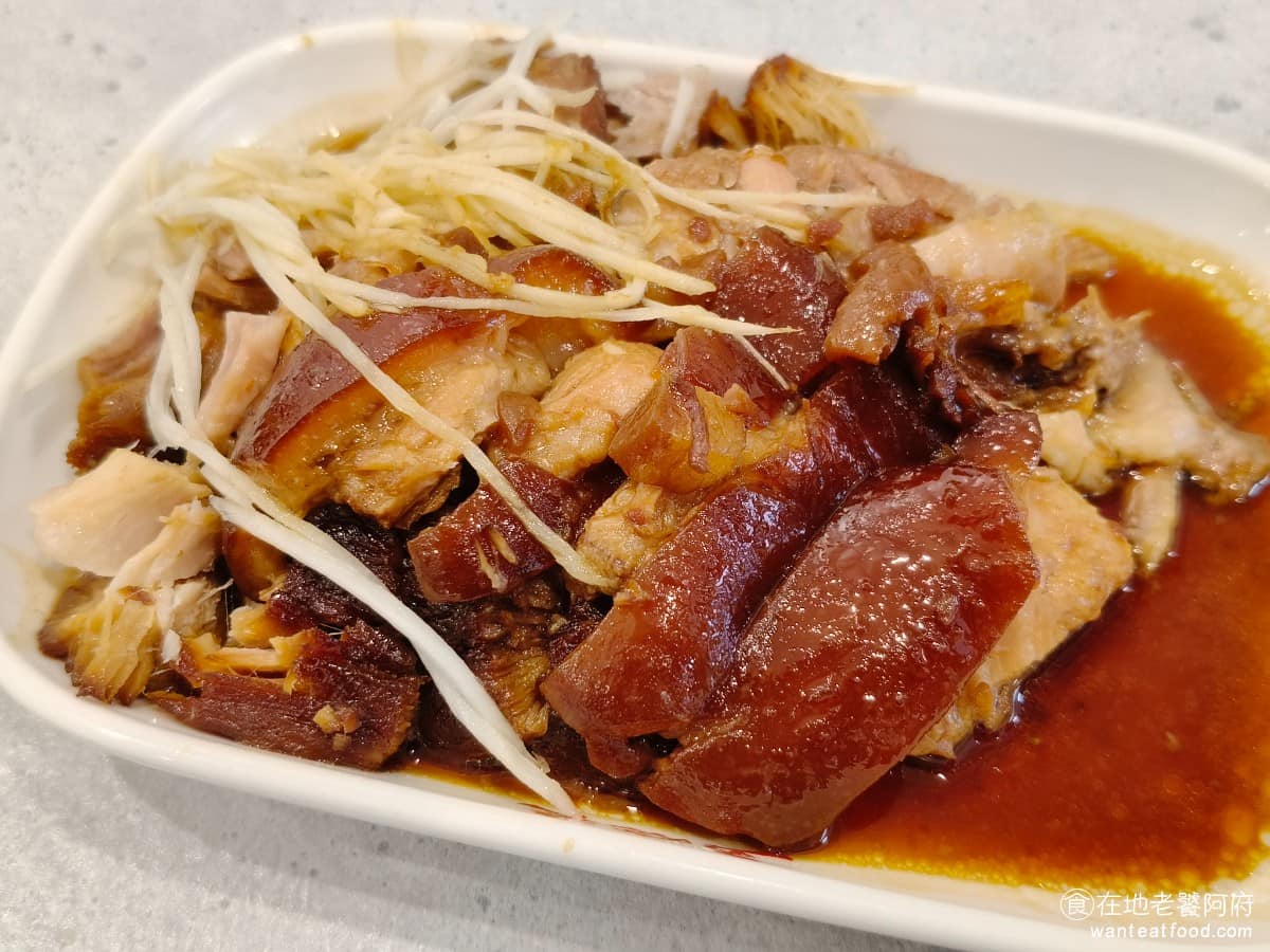 五燈獎 五燈獎菜單 五燈獎推薦 三重區美食 三重美食 三重國小美食 台灣小吃 豬腳 滷肉飯 腿庫 肉質意外地軟嫩，沒有常見容易咬不動、肉質死硬的問題，店家在處理上確實花了功夫，這點吃得出來。 @在地老饕阿府