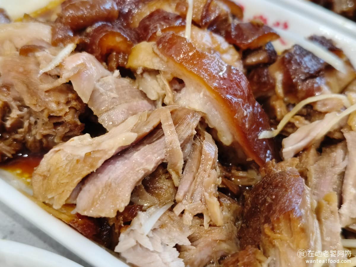 五燈獎 五燈獎菜單 五燈獎推薦 三重區美食 三重美食 三重國小美食 台灣小吃 豬腳 滷肉飯 肉質新鮮，完全沒有豬腥味，而且滷汁吃起來也沒有太油膩的感覺，所以吃完不會覺得口乾舌燥，肥肉的部分也不會太多，整體表現還不錯。 @在地老饕阿府