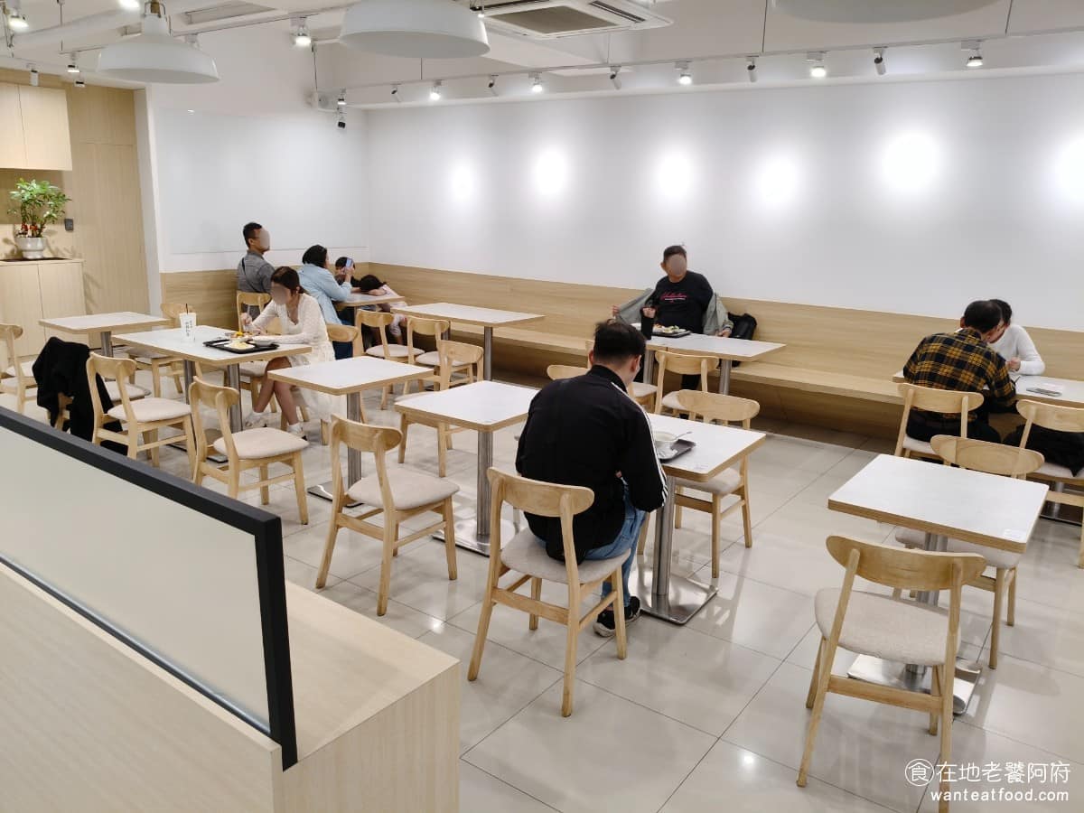 五燈獎 五燈獎菜單 五燈獎推薦 三重區美食 三重美食 三重國小美食 台灣小吃 豬腳 滷肉飯 自強路新裝潢後，設有點餐機，入店後直接機器點餐，支援行動支付或現金。 @在地老饕阿府