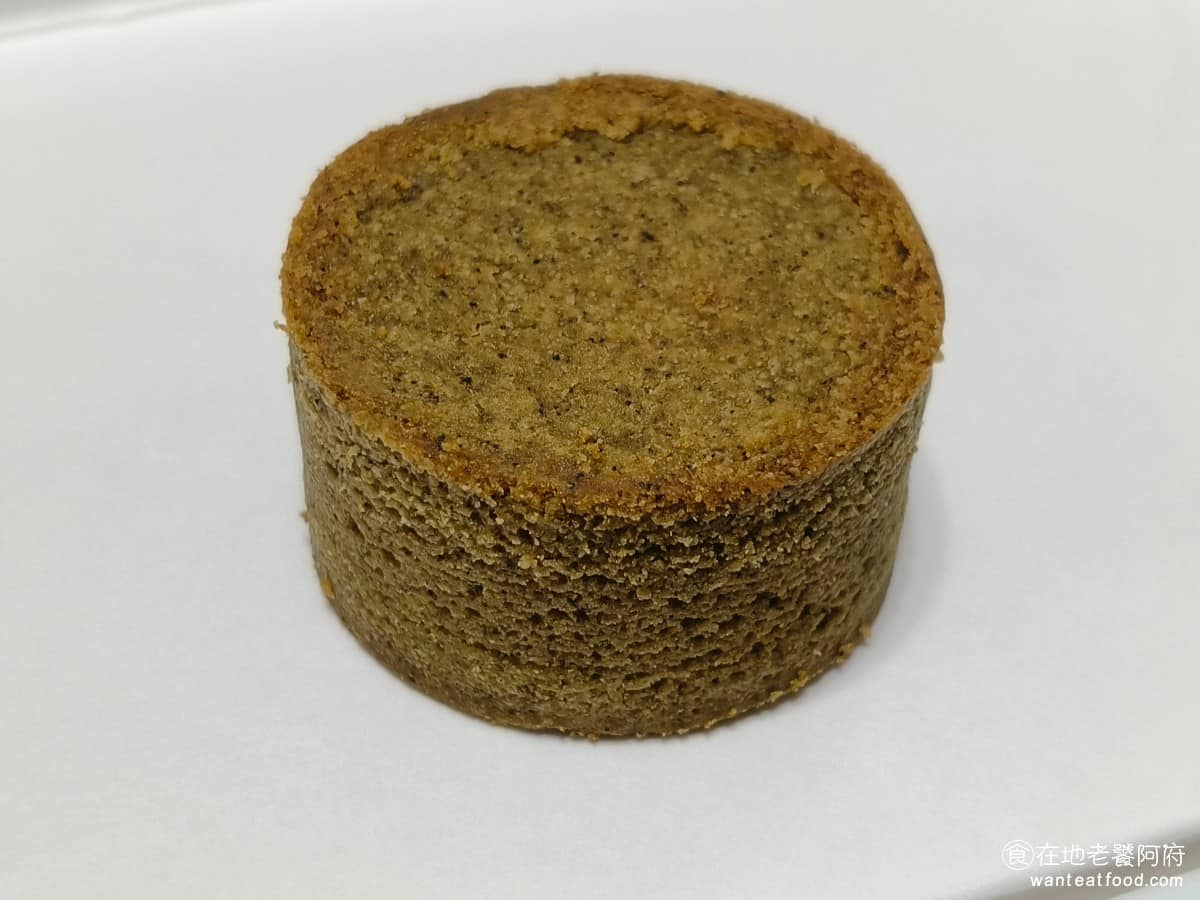 不二糕餅 不二糕餅菜單 不二糕餅推薦 南屯區美食 南屯美食 甜點點心 蛋黃酥 但因為很特別，也很難和一般的甜點做比較，我們原本要買檸月酥，但店家說一定要等到五點半才能開賣，這店就蠻可惜的。 @在地老饕阿府