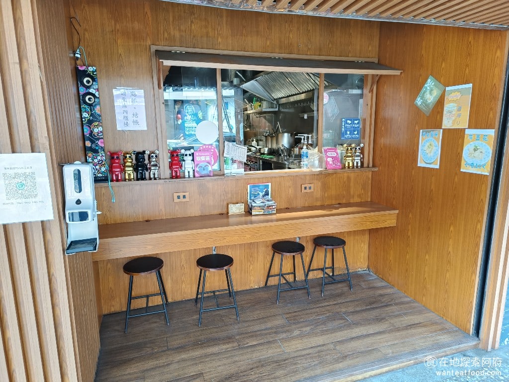 滝禾製麵所-內湖江南店 滝禾製麵所-內湖江南店菜單 滝禾製麵所-內湖江南店價格 內湖區美食 《滝禾製麵所-內湖江南店》位於捷運港墘站附近,走路大約五分鐘左右就到了,位於江南街中。如果是中午用餐時間,人潮會最多,因為附近都是內科的上班族。若是晚上來的話,這裡幾乎沒什麼人。 @在地老饕阿府