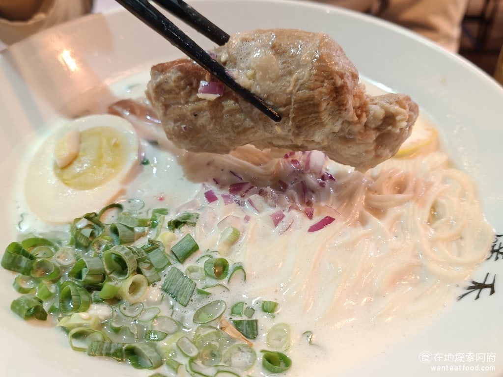 滝禾製麵所-內湖江南店 滝禾製麵所-內湖江南店菜單 滝禾製麵所-內湖江南店價格 內湖區美食 肋眼也還是一樣,肉質偏軟,調味不太夠,搭配著雞湯吃,也是沒味道。 @在地老饕阿府