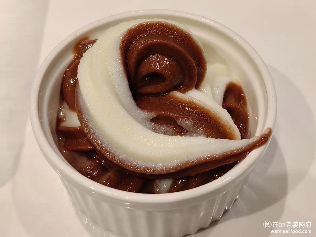 美琪蒙古烤肉 美琪蒙古烤肉菜單 美琪蒙古烤肉推薦 中山區美食 中山美食 劍南路站美食 中式料理 霜淇淋吃起來也還可以,甜度不會太淡,只是口感會水水的。 @在地老饕阿府