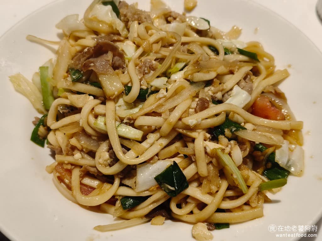 美琪蒙古烤肉 美琪蒙古烤肉菜單 美琪蒙古烤肉推薦 中山區美食 中山美食 劍南路站美食 中式料理 除了烤肉外,也可以自己加麵進去炒,變成醬油炒麵,可以多加點醬油、米酒和香油,再加點糖和大蒜,炒出來的炒麵味道也是很香的。 @在地老饕阿府