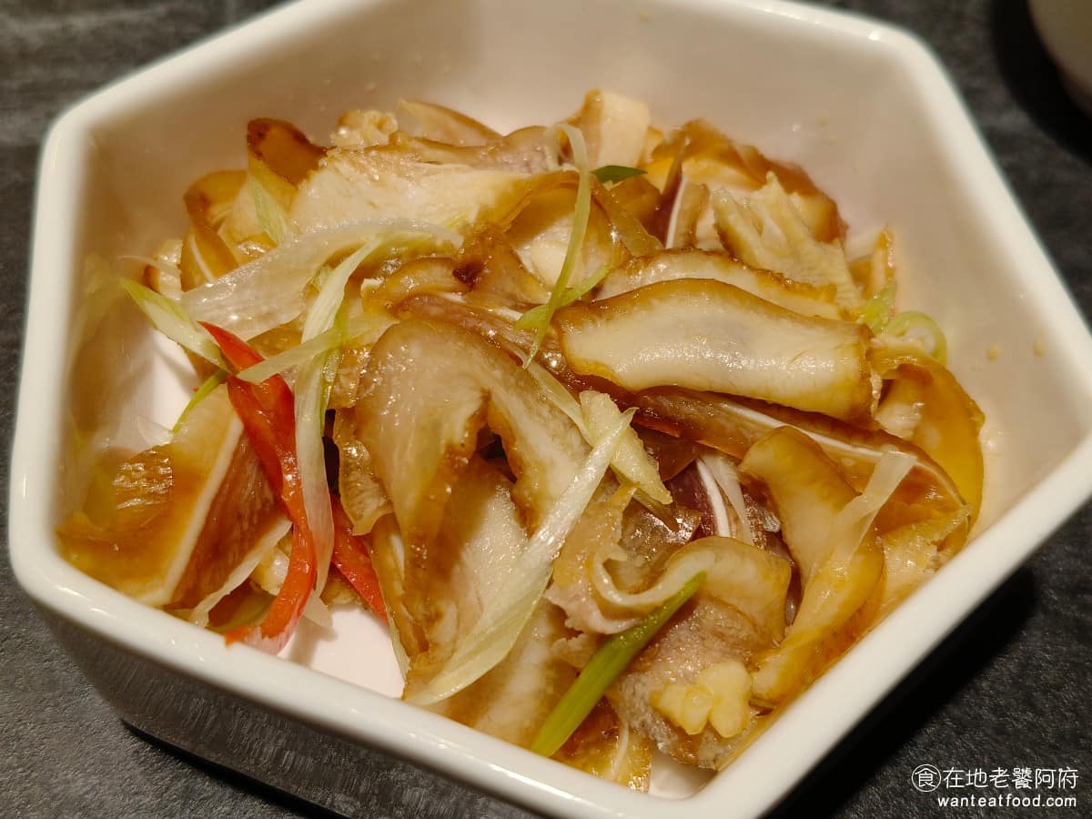 白玉樓經典台菜 (台北統一時代店7F (台北統一時代店7F菜單 (台北統一時代店7F推薦 涼拌豬耳絲 吃起來清爽,帶點蒜味,口感不會太硬,帶一點脆度,吃起來有水準。 @在地老饕阿府
