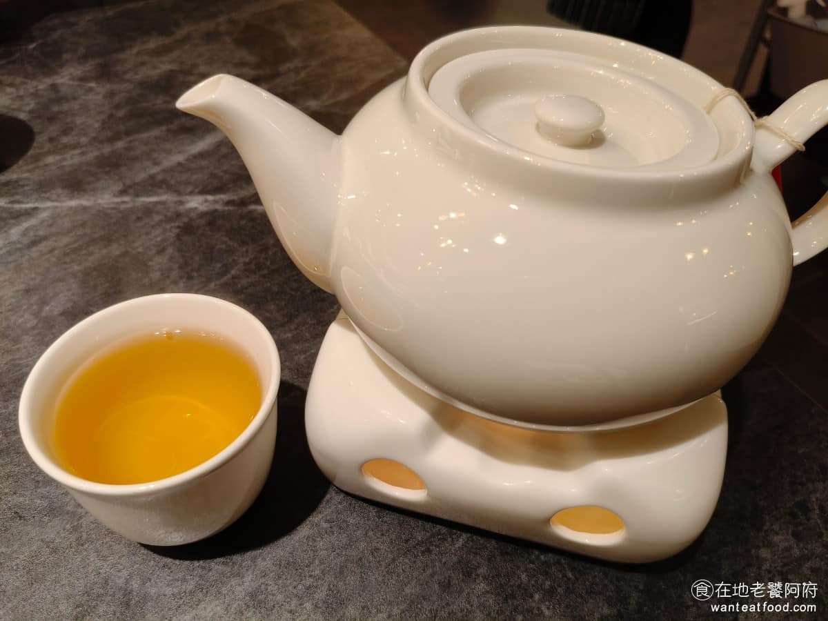 白玉樓經典台菜 (台北統一時代店7F (台北統一時代店7F菜單 (台北統一時代店7F推薦 香片包種茶 清淡的花香茶味,作為用餐搭配的茶飲,能中和菜色的油膩感,可續加茶水。 @在地老饕阿府