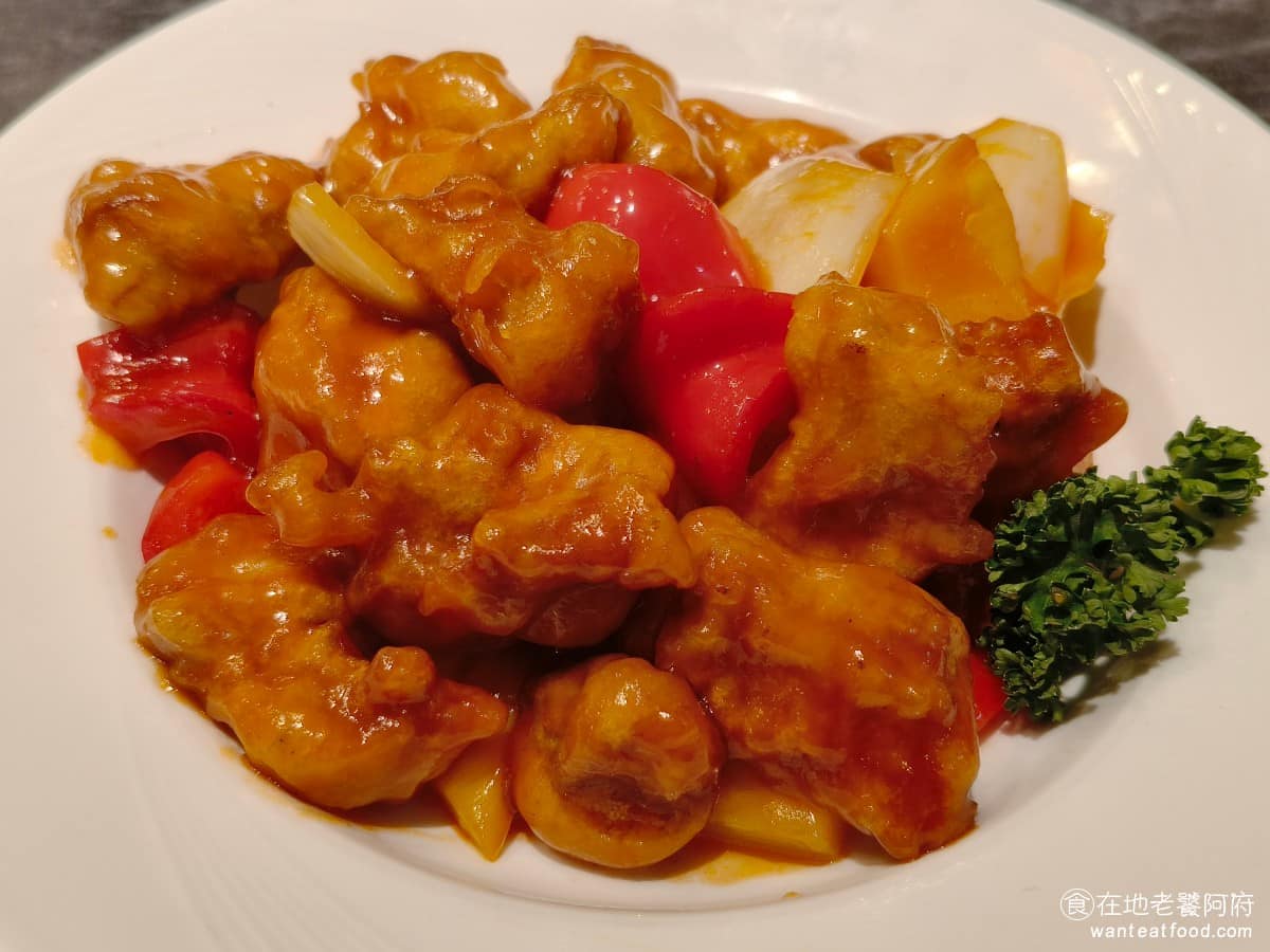 白玉樓經典台菜 (台北統一時代店7F (台北統一時代店7F菜單 (台北統一時代店7F推薦 鳳梨糖醋酥肉 剛上桌的時候表現很好,外皮炸得酥脆,糖醋醬汁夠味,肉也不硬,整體搭配沒問題,但要留意,要趁熱吃。 @在地老饕阿府
