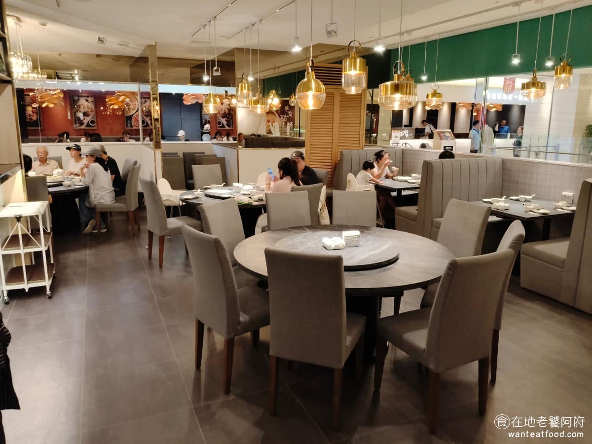 白玉樓經典台菜 (台北統一時代店7F (台北統一時代店7F菜單 (台北統一時代店7F推薦 座位安排多元,圓桌、方桌、沙發座都有,從兩人小聚到多人家庭聚餐都能容納,圓桌設有轉盤,服務人員態度佳。 @在地老饕阿府