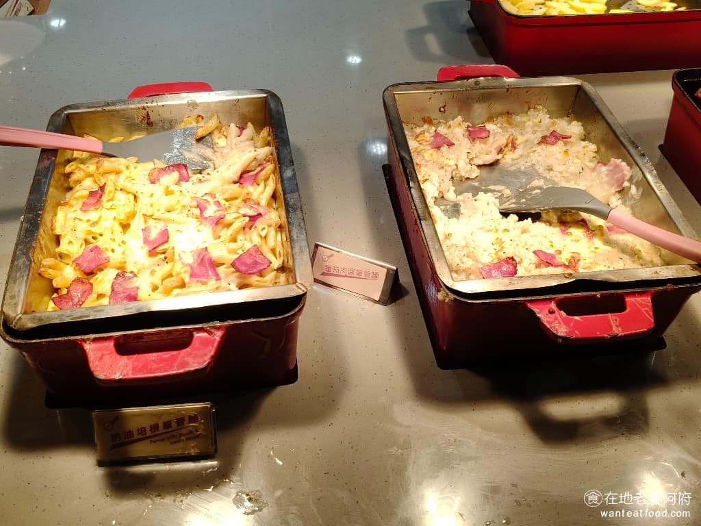 必勝客光復餐廳店 必勝客光復餐廳店菜單 必勝客光復餐廳店推薦 大安區美食 大安美食 國父紀念館美食 肉醬焗管麵和奶油焗烤飯 筆管麵吃起來還可以,奶油味非常濃,焗烤飯燉煮得非常軟,調味上都很夠味,只不過吃起來都有一點太鹹。 @在地老饕阿府