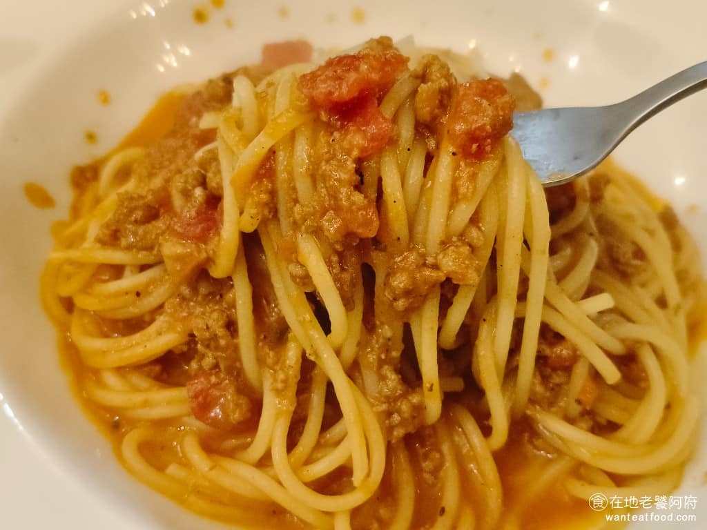 布克湖義式坊 布克湖義式坊菜單 布克湖義式坊推薦 內湖區美食 內湖美食 文德站美食 義式料理 義大利麵 紅醬的味道偏濃郁,番茄香氣很足,口味比較單純、單一,適合喜歡單純番茄醬底的人吃。 @在地老饕阿府