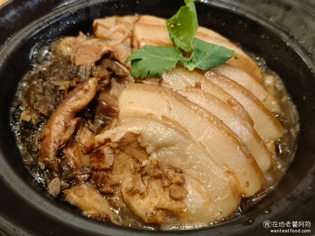 炒湘湘微風信義店 炒湘湘微風信義店菜單 炒湘湘微風信義店推薦 信義區美食 信義美食 市政府美食 當家梅菜扣肉 梅菜扣肉做得相當到位，每一片五花肉都燉煮得非常軟嫩，入味程度很高，吃起來也不會油膩。 @在地老饕阿府