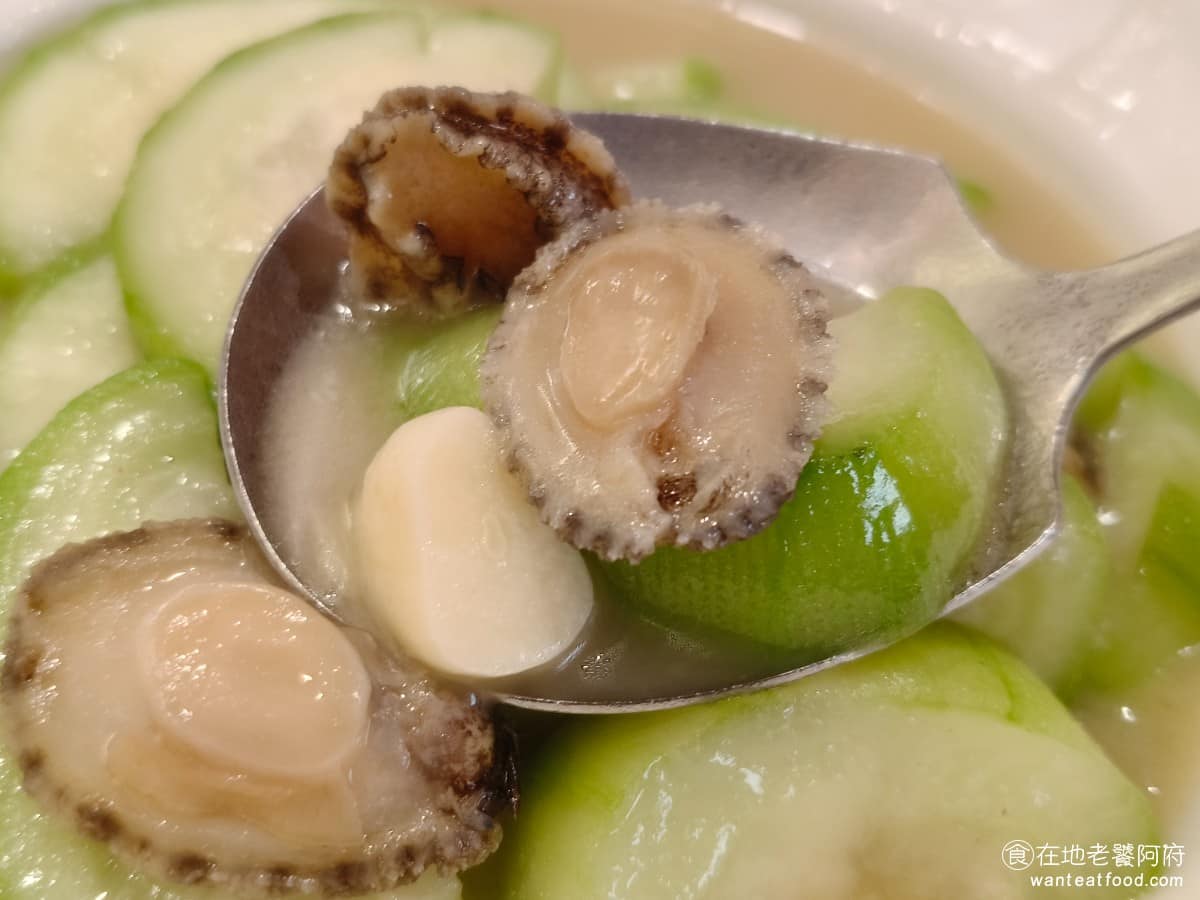 炒湘湘微風信義店 炒湘湘微風信義店菜單 炒湘湘微風信義店推薦 信義區美食 信義美食 市政府美食 湯汁清甜鮮美，直接用來拌飯也很好吃，鮑魚吃起來也很新鮮帶有脆感，也是推薦的菜色之一。 @在地老饕阿府