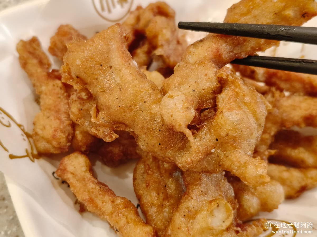 炒湘湘微風信義店 炒湘湘微風信義店菜單 炒湘湘微風信義店推薦 信義區美食 信義美食 市政府美食 但裡面的肉，全是瘦肉，吃起來口感稍微偏硬。而且味道上加入了花椒香氣，如果不太習慣花椒的人可能會覺得比較奇怪。 @在地老饕阿府