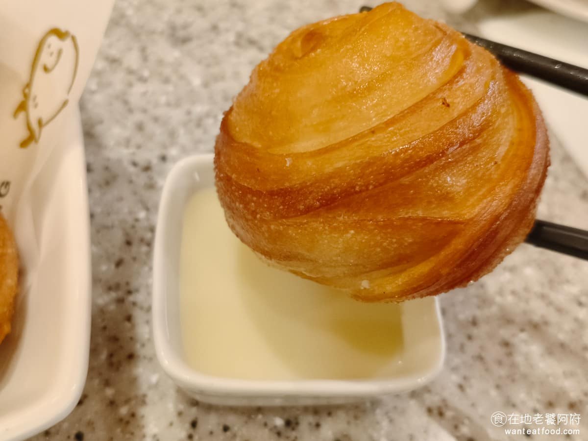 炒湘湘微風信義店 炒湘湘微風信義店菜單 炒湘湘微風信義店推薦 信義區美食 信義美食 市政府美食 要盡快趁熱吃，放冷了後，就會開始咬不動。 @在地老饕阿府