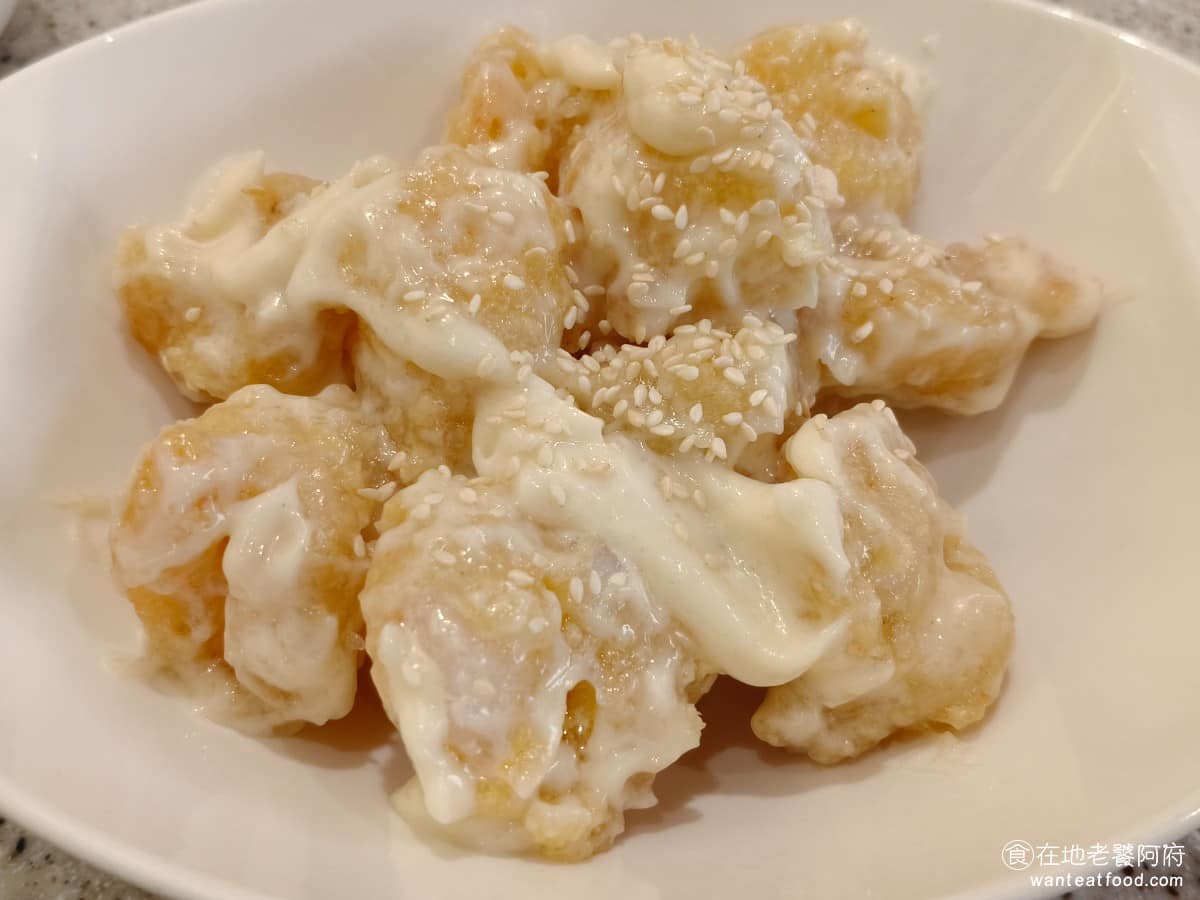 炒湘湘微風信義店 炒湘湘微風信義店菜單 炒湘湘微風信義店推薦 信義區美食 信義美食 市政府美食 就是酥炸鳳梨蝦 蝦子份量給得不少，外皮炸得酥而不過硬，蝦肉本身帶有脆感，口感很好底下鋪有鳳梨切片，配飯一起吃也滿搭的。 @在地老饕阿府