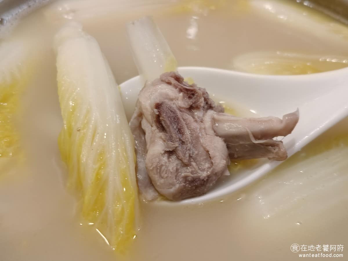 炒湘湘微風信義店 炒湘湘微風信義店菜單 炒湘湘微風信義店推薦 信義區美食 信義美食 市政府美食 湯品冷掉後可以請服務生加熱，這點服務很貼心，不用擔心湯涼掉。 @在地老饕阿府