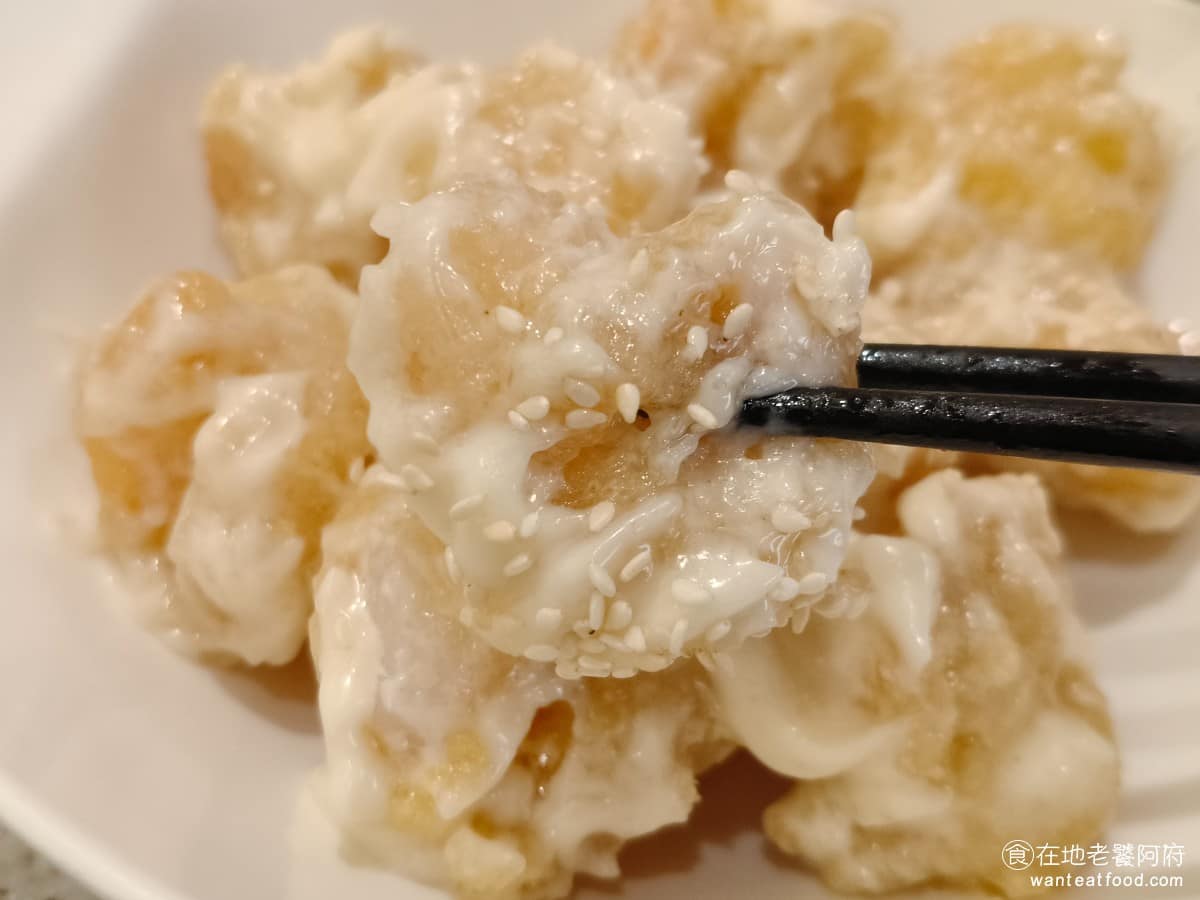 炒湘湘微風信義店 炒湘湘微風信義店菜單 炒湘湘微風信義店推薦 信義區美食 信義美食 市政府美食 美乃滋給得較多，喜歡醬料重一點的人會喜歡，整體來說，味道非常好，吃起來也很舒服，算是推薦的餐點，只是價位偏高要428元。 @在地老饕阿府