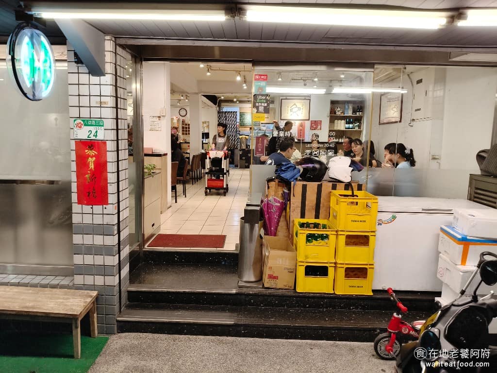 湘民小館 湘民小館菜單 湘民小館推薦 松山區美食 松山美食 台北小巨蛋美食 中式料理 熱炒 四個人點一桌菜,大約 1500 元左右,一個人可以不到 400 元,就能吃得很飽,在台北來說,CP 值相當高。 @在地老饕阿府