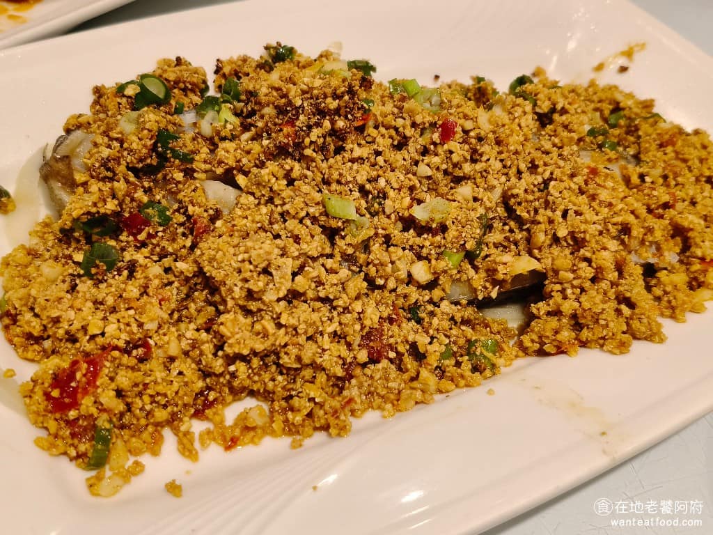 湘民小館 湘民小館菜單 湘民小館推薦 松山區美食 松山美食 台北小巨蛋美食 中式料理 熱炒 豆酥鱈魚 很多人點的一道菜,魚上的豆酥炒得非常香,有顆粒感但完全不會硬,鹹味十足。 @在地老饕阿府