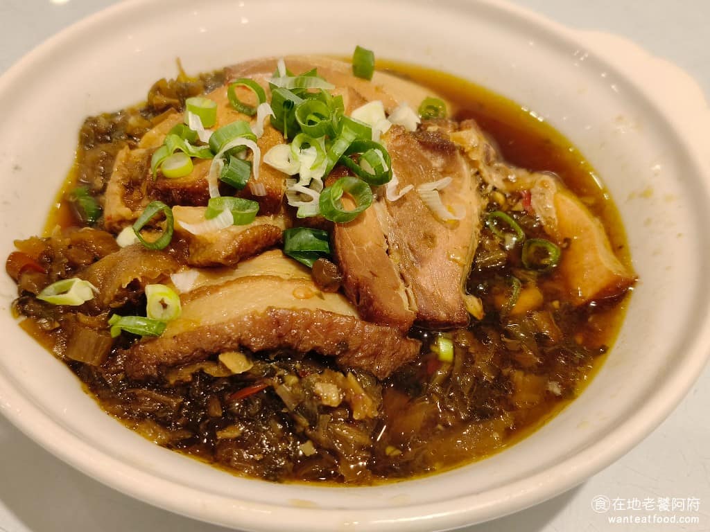 湘民小館 湘民小館菜單 湘民小館推薦 松山區美食 松山美食 台北小巨蛋美食 中式料理 熱炒 梅干扣肉 肉質吃起來偏硬,味道也比較普通,沒有特別驚喜,不太推薦這道。 @在地老饕阿府
