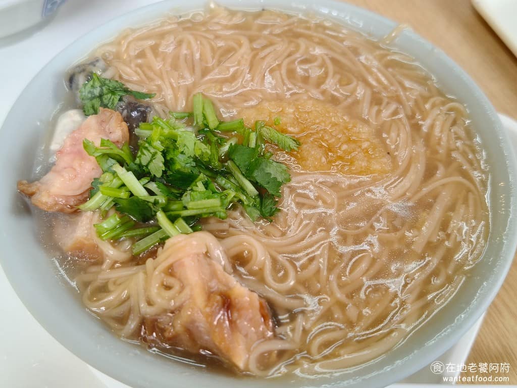 陳記萬華麵線 陳記萬華麵線菜單 陳記萬華麵線推薦 萬華區美食 萬華美食 龍山寺美食 台灣小吃 蚵仔麵線 綜合麵線 綜合麵線同時有蚵仔和大腸，是最受歡迎的選擇，一碗小的裡面，大約有 4  顆蚵仔，大腸的量也不少，也有 4 個以上。 @在地老饕阿府