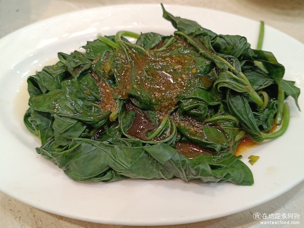 小李子清粥小菜 小李子清粥小菜菜單 小李子清粥小菜價格 大安區美食 大安美食 科技大樓美食 台灣小吃 燙青菜 今天的燙青菜是地瓜葉，地瓜葉煮得非常軟嫩，上面淋上了醬油膏，搭配起來鹹度剛剛好。 @在地老饕阿府