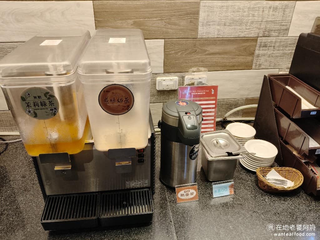 MOMOPARADISE 南港潤泰牧場 南港潤泰牧場菜單 南港潤泰牧場推薦 南港區美食 南港美食 茉莉綠茶、煎焙奶茶、熱麥茶和QQ丸。 @在地老饕阿府