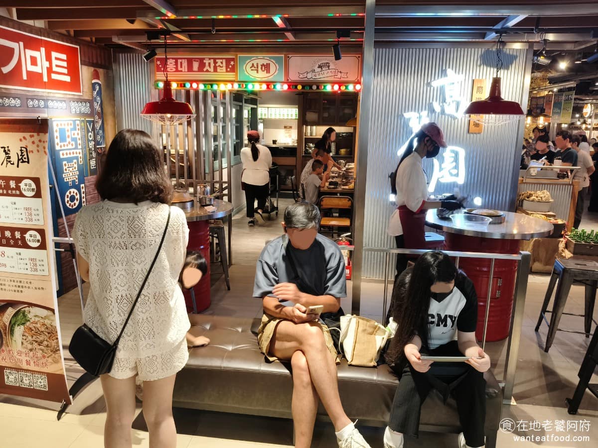 高麗園銅盤烤肉 Citylink南港市場 Citylink南港市場菜單 《高麗園銅盤烤肉 Citylink南港》最大的賣點就是傳承超過 60 年的銅盤烤肉手法，肉片會先用帶點水果甜味，跟麻油香氣的方式醃漬，這也是它跟一般韓式烤肉店比較不一樣的地方。 @在地老饕阿府