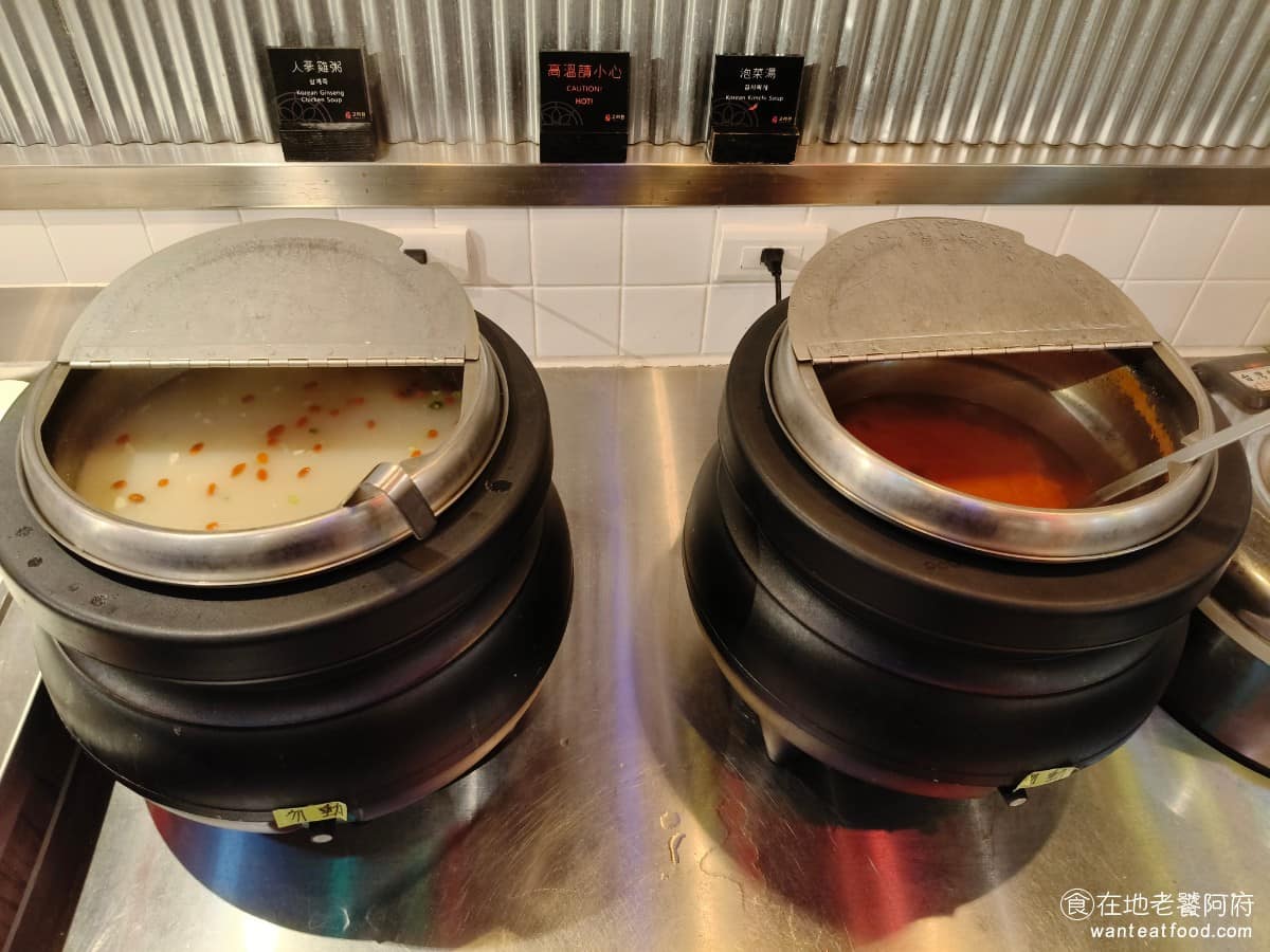 高麗園銅盤烤肉 Citylink南港市場 Citylink南港市場菜單 湯的部分有人參雞湯，和泡菜湯。兩種湯味道都比較清淡。 @在地老饕阿府