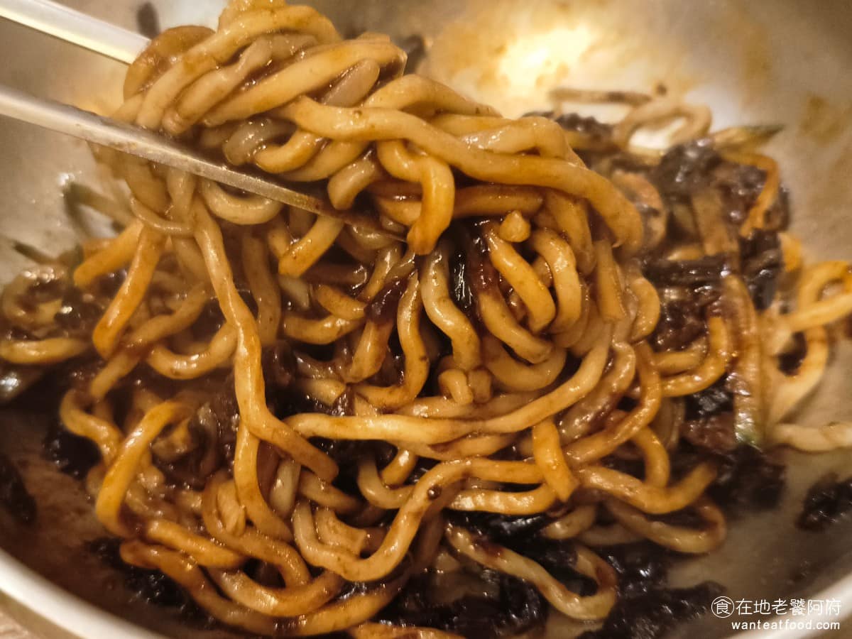 高麗園銅盤烤肉 Citylink南港市場 Citylink南港市場菜單 全部攪拌再一起，味道比較均勻，但味道會變淡，如果想吃鹹一點，就不要全攪拌。 @在地老饕阿府