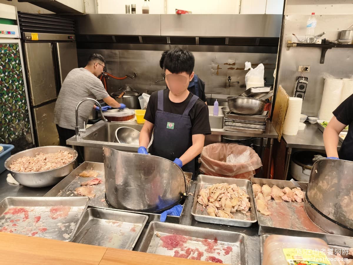 竹林雞肉中和員山店 竹林雞肉中和員山店菜單 竹林雞肉中和員山店推薦 中和區美食 中和美食 台灣小吃 分店開業後,也成功吸引中和、板橋一帶的居民,想吃不用再跑去永和,永和店的排隊盛況,也比較正常一點。 @在地老饕阿府