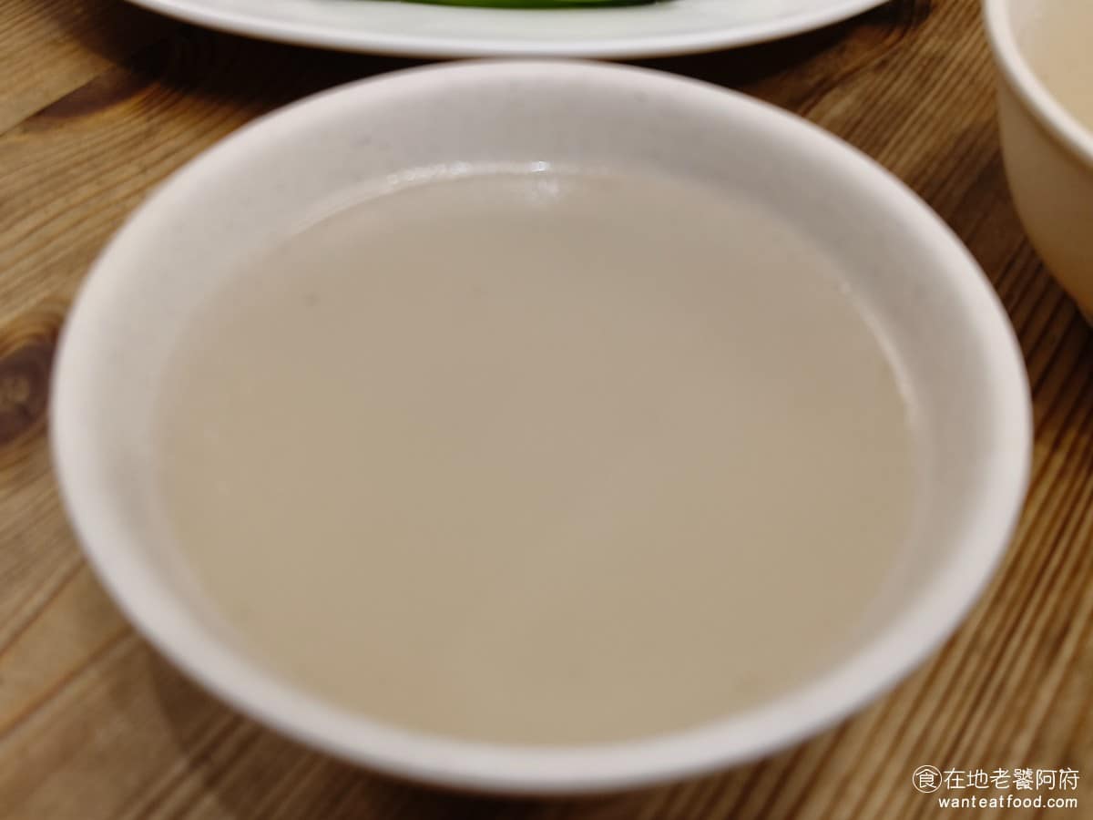 竹林雞肉中和員山店 竹林雞肉中和員山店菜單 竹林雞肉中和員山店推薦 中和區美食 中和美食 台灣小吃 筍子湯 湯頭簡單味道不會特別鹹,筍子也偏清淡,整體喝起來算清爽。 @在地老饕阿府