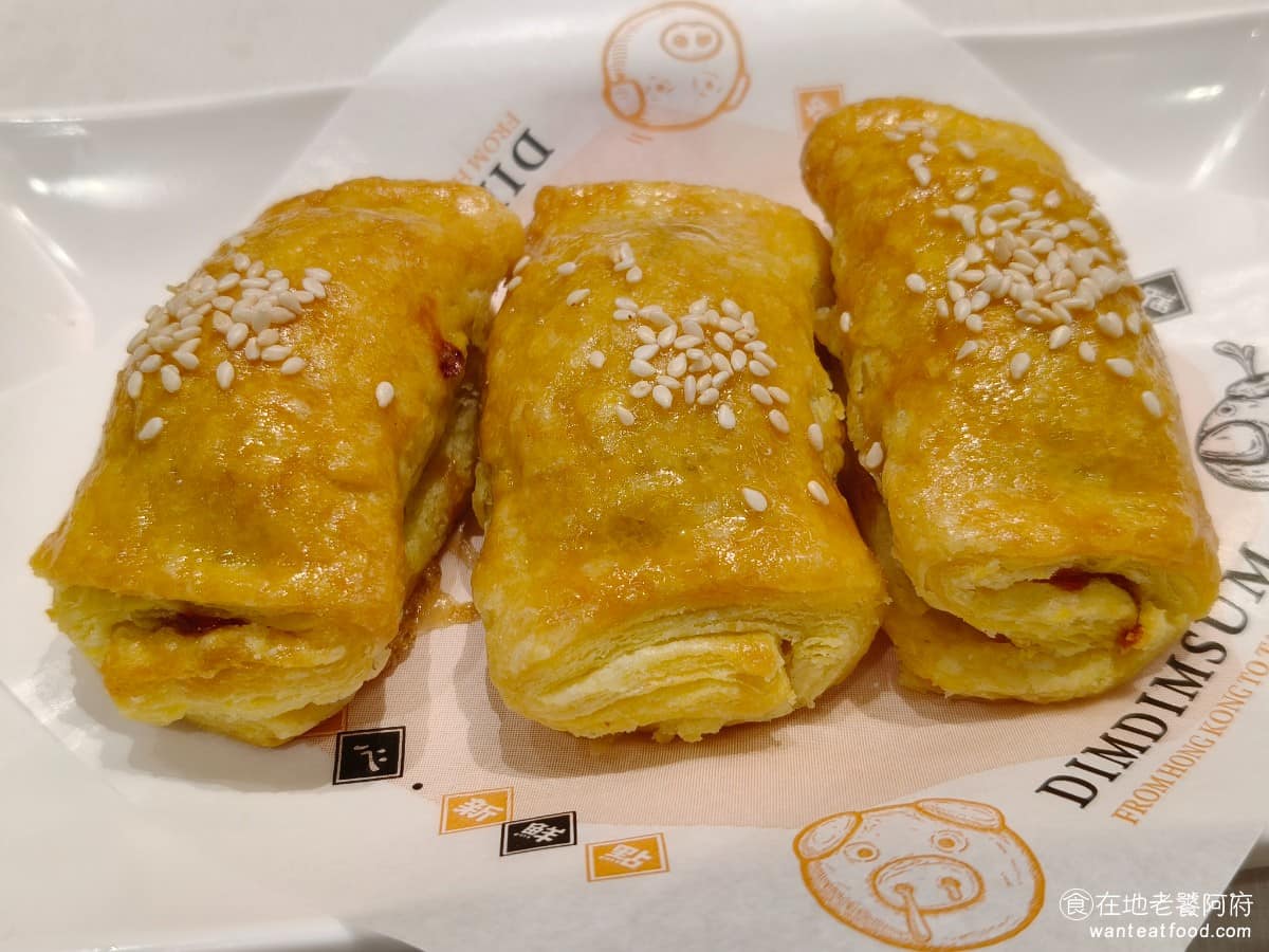 點點心台灣林口三井店 點點心台灣林口三井店菜單 點點心台灣林口三井店推薦 林口區美食 林口美食 千層叉燒酥 外皮千層的口感,但外皮烤得不夠脆,少了應有的酥香感,叉燒內餡偏乾,味道也偏淡,整體吃起來表現較差,與預期有差距。 @在地老饕阿府