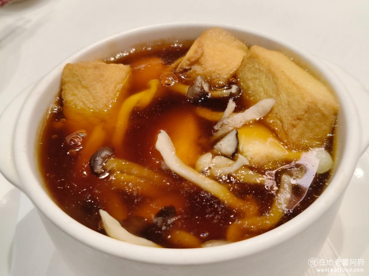 點點心台灣林口三井店 點點心台灣林口三井店菜單 點點心台灣林口三井店推薦 林口區美食 林口美食 花椒菇菇嫩豆腐 用的是雞蛋豆腐,搭配香菇可以選擇不加花椒的版本,整體口味清淡,沒有特別突出的味道,算是一道吃起來不會踩雷,但也不會特別讓人印象深刻的小菜。 @在地老饕阿府