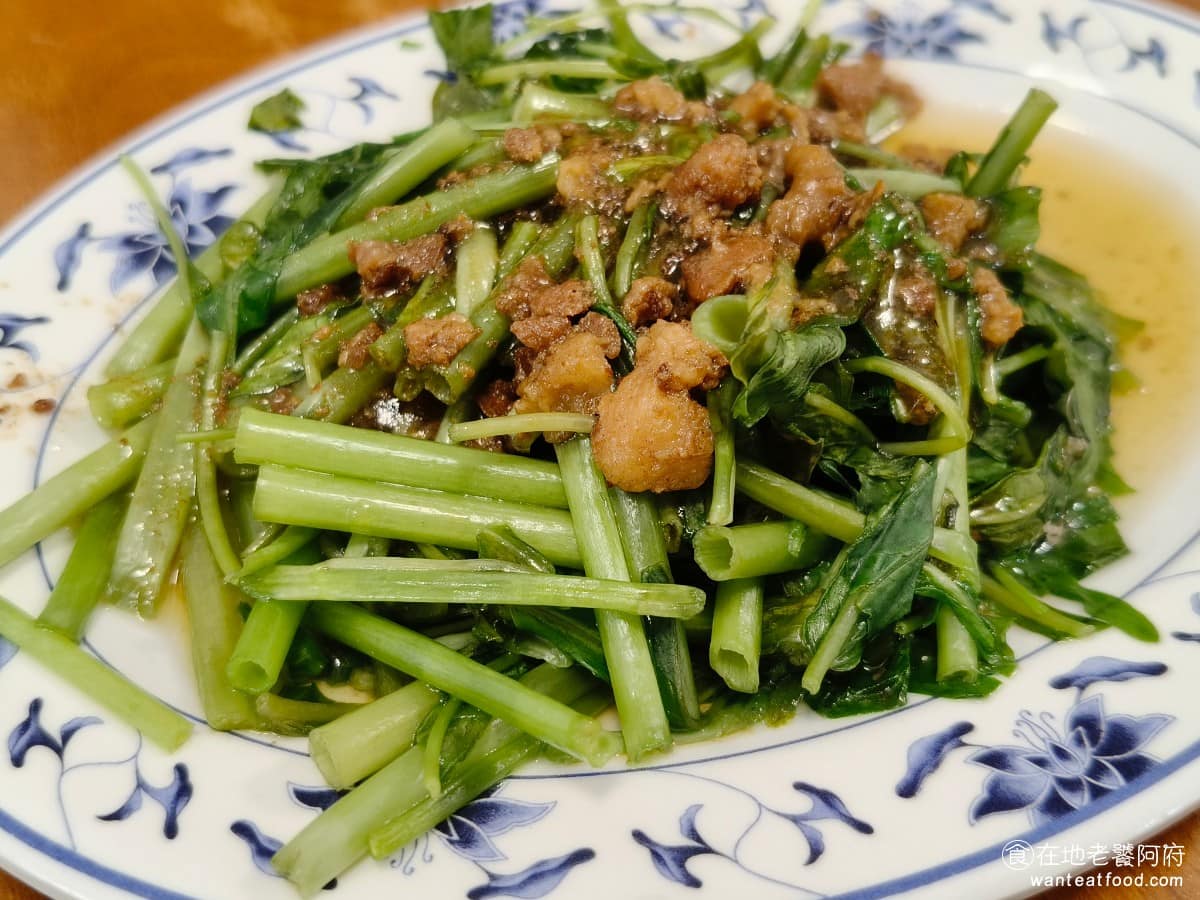味家魯肉飯 味家魯肉飯菜單 味家魯肉飯推薦 信義區美食 信義美食 市政府美食 燙青菜 川燙後淋上肉燥和醬油膏，做法簡單配著滷肉飯或米糕一起吃，味道還算搭配。 @在地老饕阿府