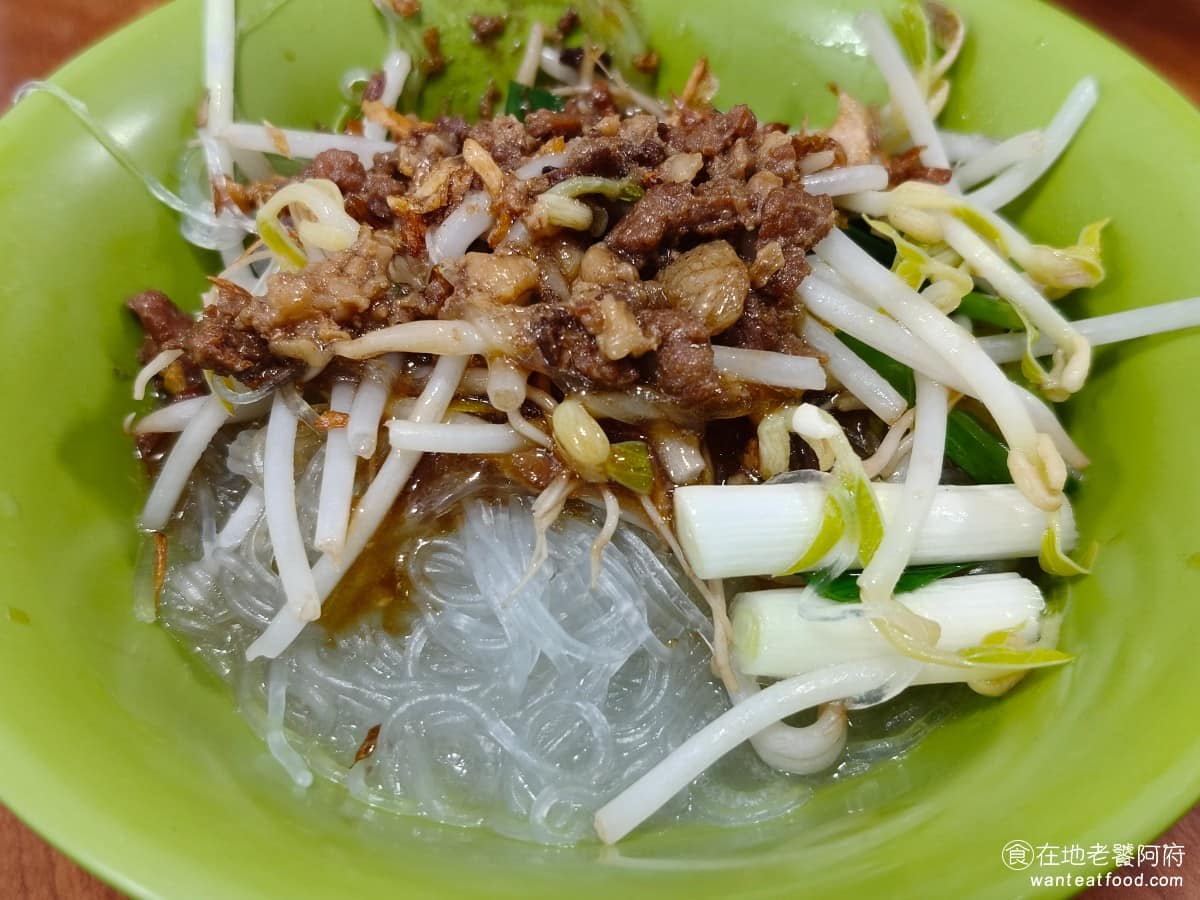 味家魯肉飯 味家魯肉飯菜單 味家魯肉飯推薦 信義區美食 信義美食 市政府美食 肉燥乾冬粉 這裡除了賣滷肉飯、筒仔米糕之外，還有賣麵類，有肉燥乾麵、肉燥乾米粉和肉燥乾冬粉，想吃飯或麵的人來這裡都有選擇。 @在地老饕阿府