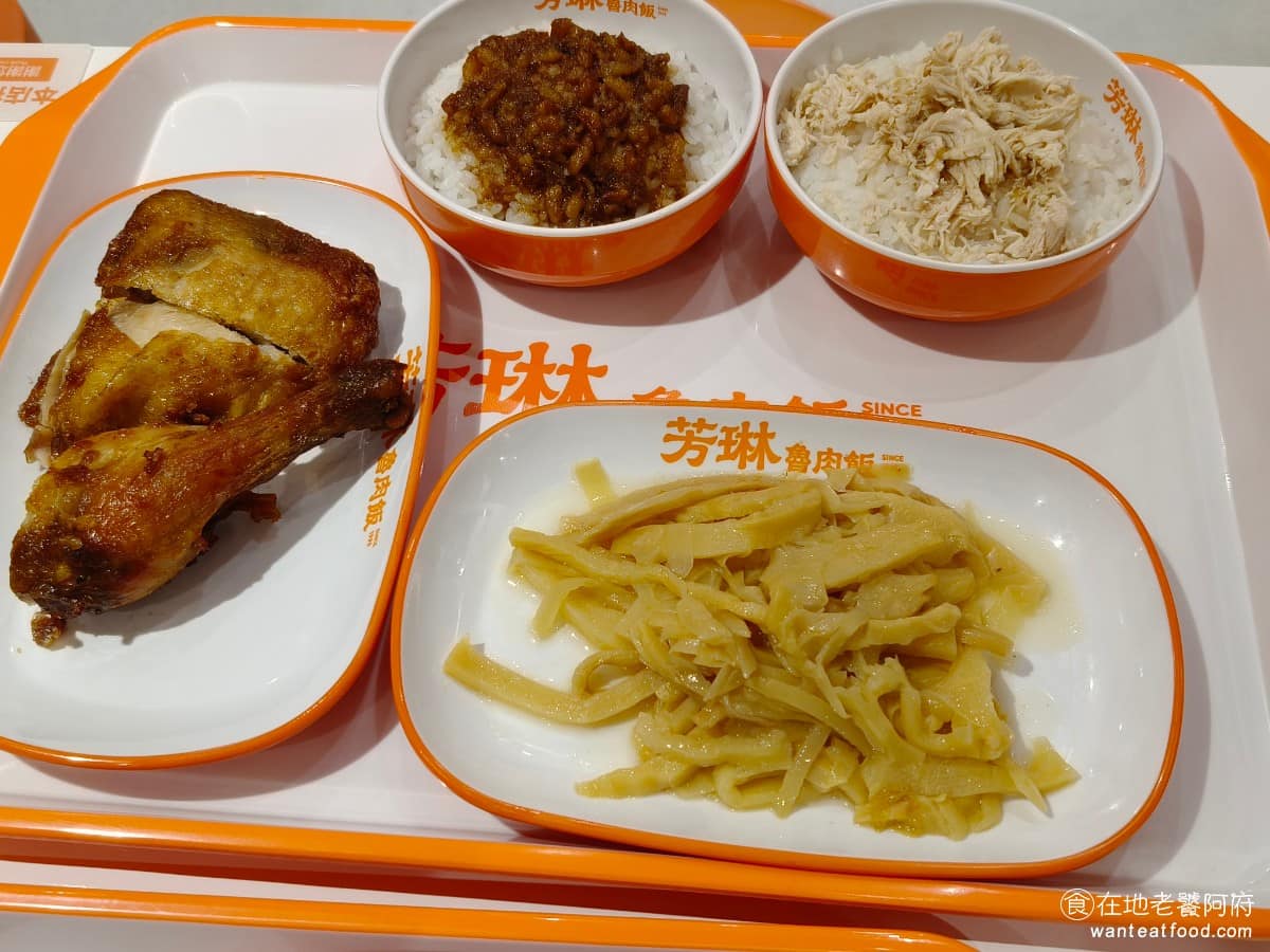 芳琳魯肉飯 芳琳魯肉飯菜單 芳琳魯肉飯推薦 內湖區美食 內湖美食 西湖美食 點完餐之後,要等待叫號碼,再去櫃檯取餐,完全是美食街點餐的模式。 @在地老饕阿府