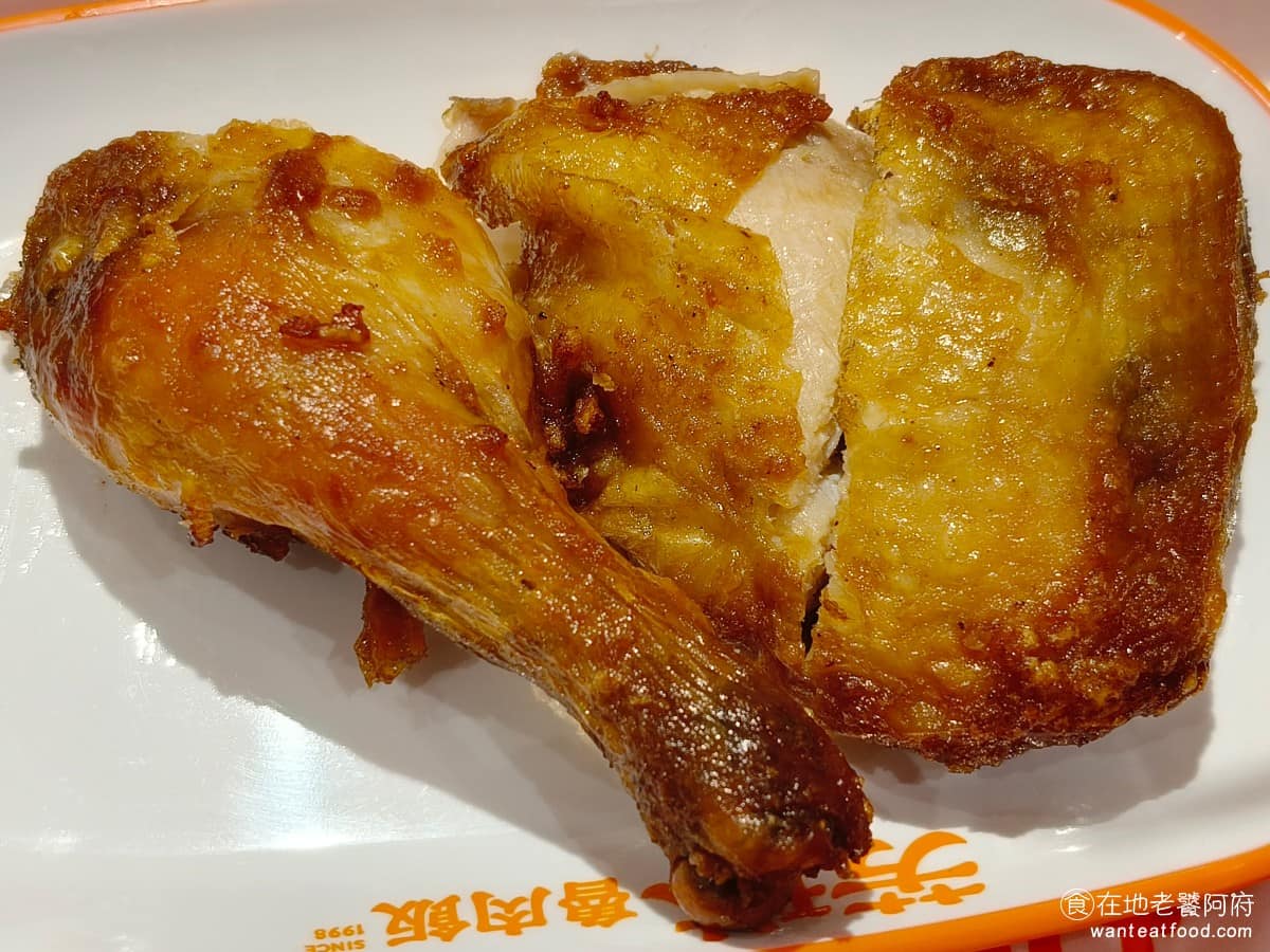 芳琳魯肉飯 芳琳魯肉飯菜單 芳琳魯肉飯推薦 內湖區美食 內湖美食 西湖美食 炸雞腿 點的人蠻多的,一隻是 85 元價格中上,也有很多人會直接吃這裡的雞腿便當,現點現炸,外皮炸得酥脆。 @在地老饕阿府