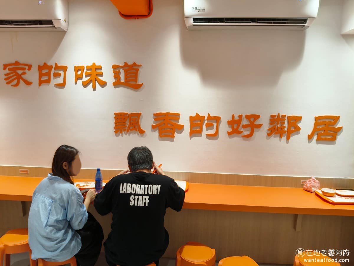 芳琳魯肉飯 芳琳魯肉飯菜單 芳琳魯肉飯推薦 內湖區美食 內湖美食 西湖美食 《芳琳魯肉飯》最厲害的地方,就是即便他退出加盟,但也能做出非常接近鬍鬚張的味道,像到每個吃過的人,都會立刻懷疑兩者的關係。這樣的店,在全台北可說是唯一一家。 @在地老饕阿府