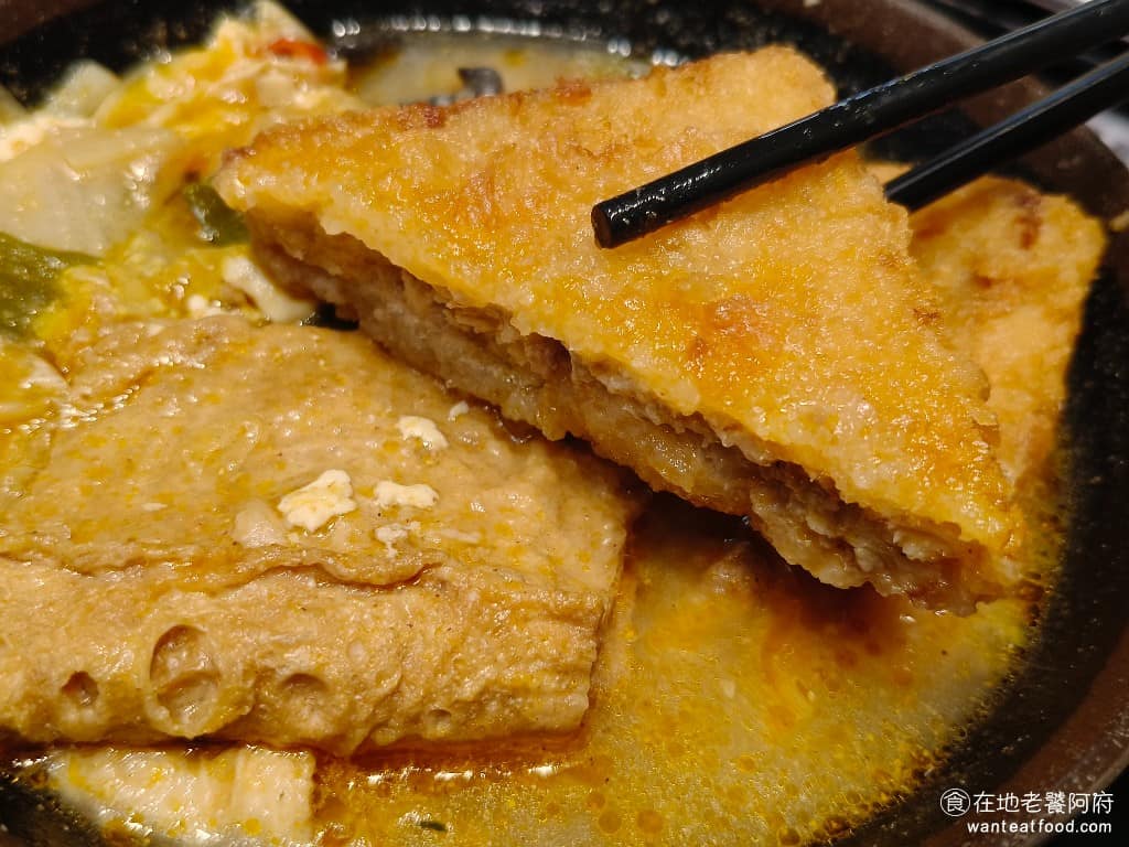 嘉義林聰明沙鍋魚頭台北南港店 嘉義林聰明沙鍋魚頭台北南港店菜單 炸魚吃起來很清爽,油膩感不會太重,魚肉味道本身清淡,但配上辣味湯頭,吃起來味道非常夠,湯頭雖然很辣,但辣得很過癮,確實很好吃,難怪每次經過都要排隊。 @在地老饕阿府