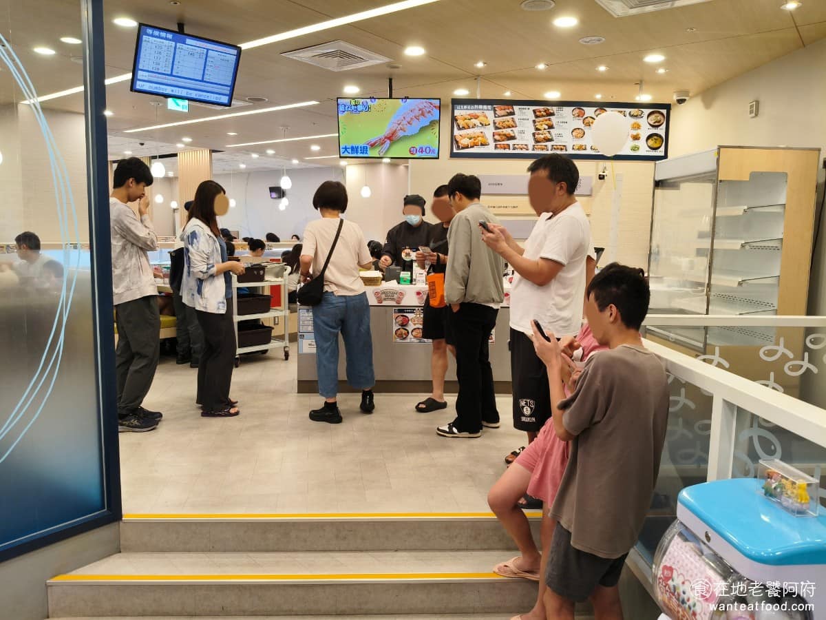 はま寿司台中麗寶店 はま寿司台中麗寶店菜單 はま寿司台中麗寶店推薦 后里區美食 后里美食 日式料理 《はま壽司 台中麗寶店》位在麗寶OUTLET MALL二期C棟2樓,靠近噴水池廣場,跟科莫湖那一側。門口貼著大大的生魚片、拉麵、壽司海報,遠遠就看得到。 @在地老饕阿府