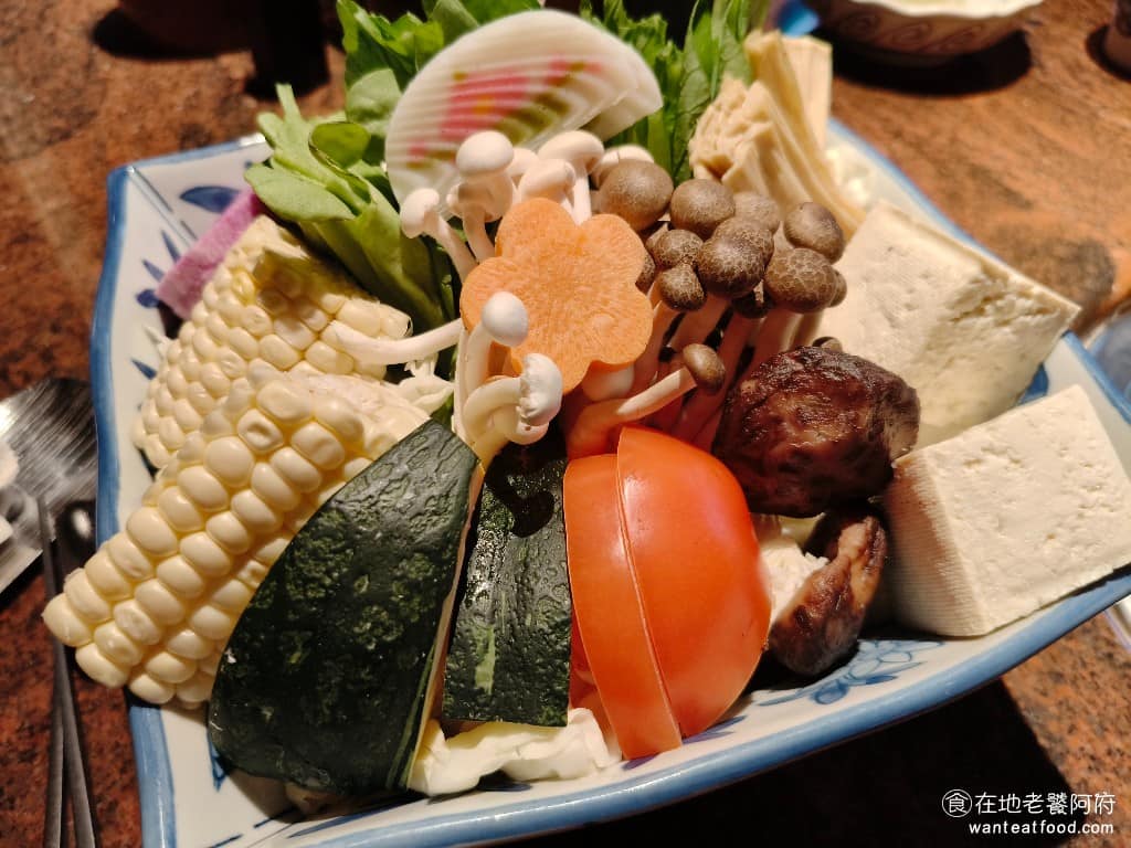 欣葉SHABU SHABU SHABU菜單 SHABU推薦 旬綜合野菜盤 蔬菜菜盤非常豐盛，每樣食材都是新鮮嚴選。有豆腐、玉米、香菇、番茄、南瓜、高麗菜等。 @在地老饕阿府