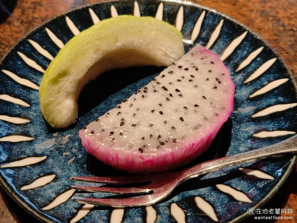 欣葉SHABU SHABU SHABU菜單 SHABU推薦 餐後的水果，火龍果和芭樂 @在地老饕阿府