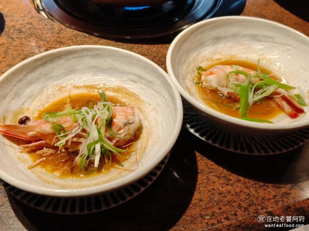 欣葉SHABU SHABU SHABU菜單 SHABU推薦 上餐後服務生會詢問你，明蝦要做鹽烤還是蒜蒸，我們選的是蒜蒸。 @在地老饕阿府