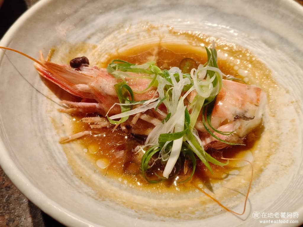 欣葉SHABU SHABU SHABU菜單 SHABU推薦 蒜蒸極品明蝦 明蝦的肉質肥美，又脆又多汁，這是我近期吃過口感最棒的明蝦，每一口都是滿滿的鮮味，搭配底部的蒜味醬汁，口味微甜帶著淡淡的蔥香，調味非常適中，不會蓋掉明蝦本身的鮮味。 @在地老饕阿府