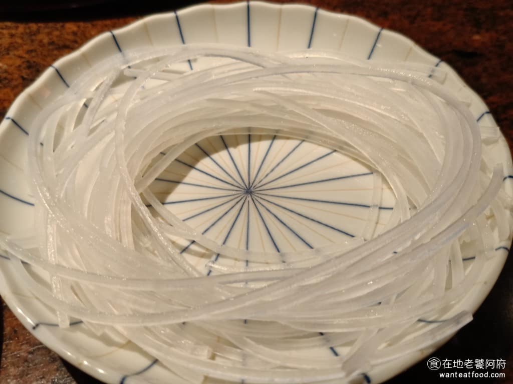 欣葉SHABU SHABU SHABU菜單 SHABU推薦 冬粉 主食有冬粉、白飯和乾拌麵，冬粉比較粗，接近於河粉，所以要煮 15 分鐘。 @在地老饕阿府