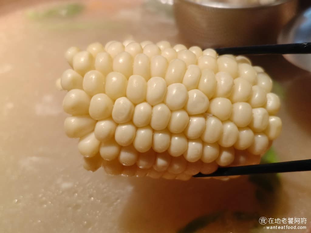 欣葉SHABU SHABU SHABU菜單 SHABU推薦 這裡的蔬菜也是嚴選的，玉米吃起來超級甜，咬下去還會噴汁，非常好吃！ @在地老饕阿府